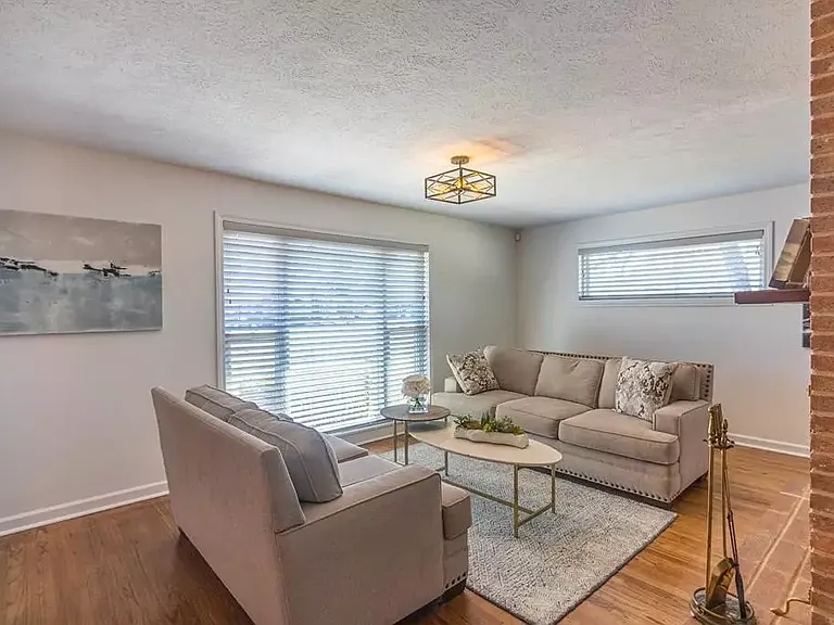 614 Camellia St NE — Photo 9