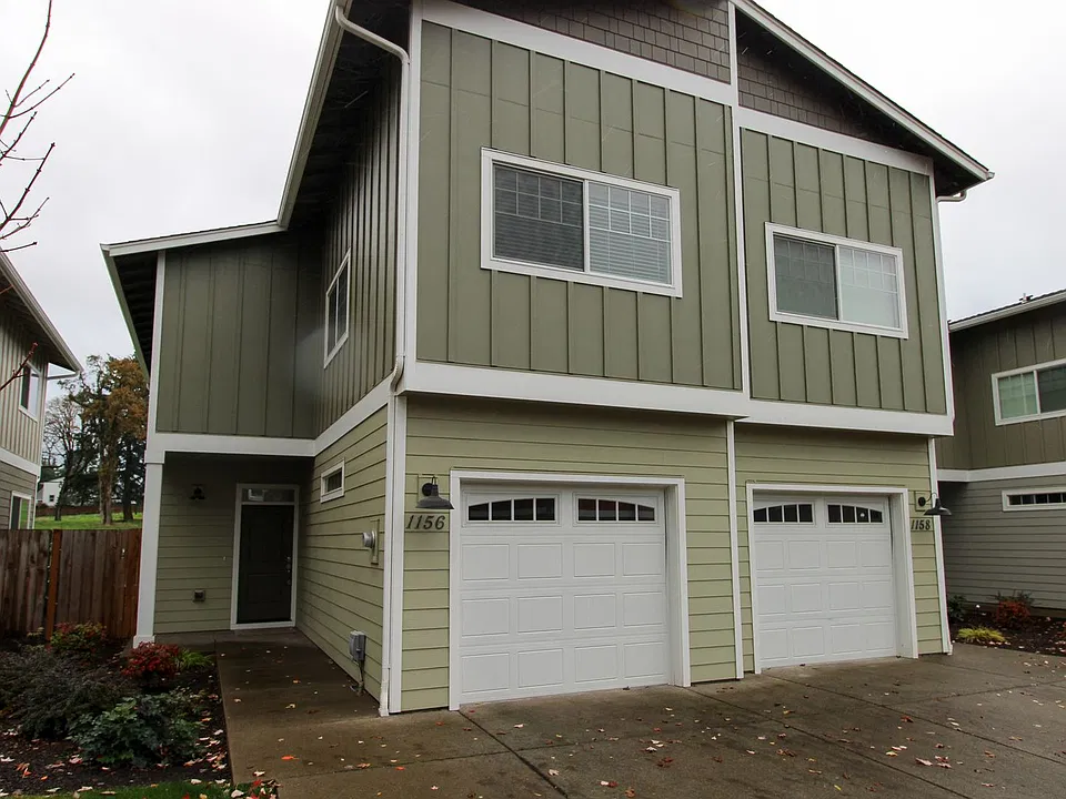 1156-1158 Mariel Pl S
