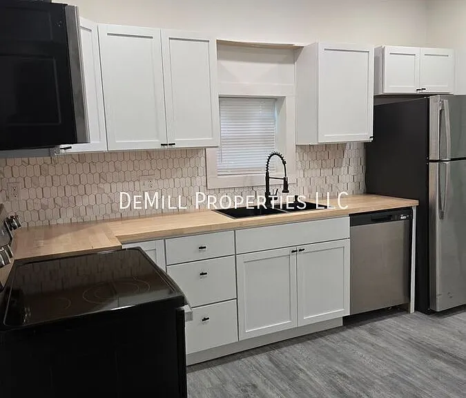 1740 W Olive St — Photo 6