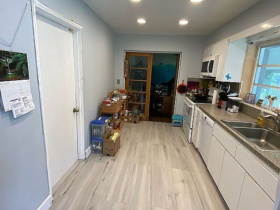 4th image of 1401 S 16th Ave