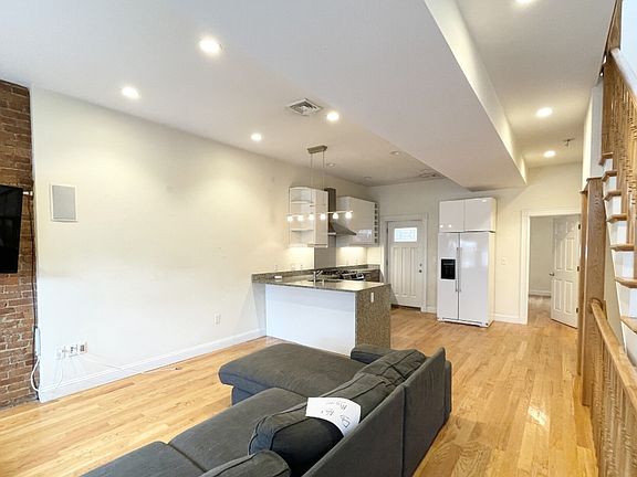 4th image of 98 L St #X
