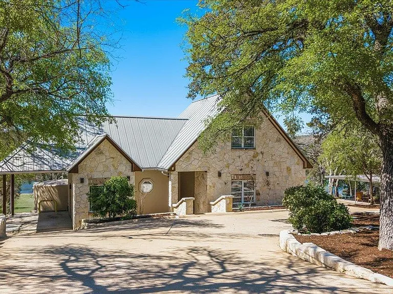 25207 Lake View Dr — Photo 1