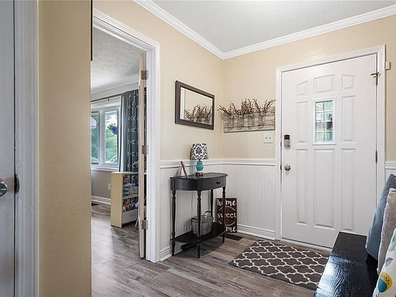 5th image of 319 Redbay Dr