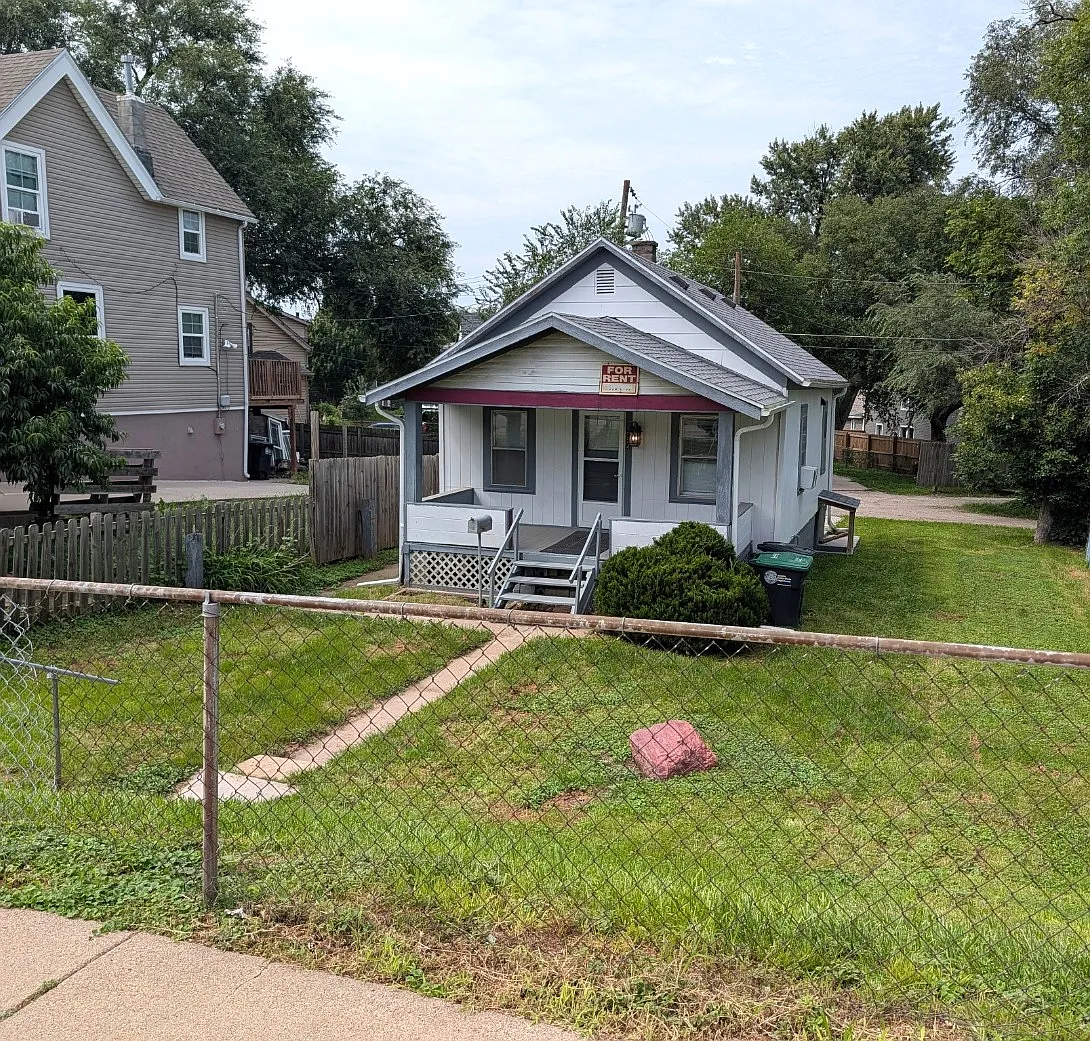 3 bed, 960 sqft, $1,500 — Photo 1