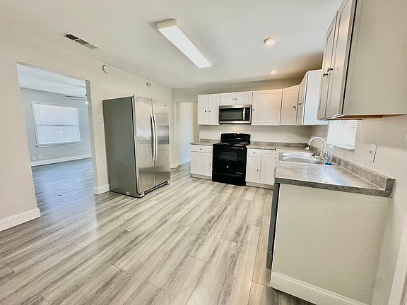 5th image of 812 Forrestal Dr