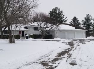 5N430 Oak Rd, Saint Charles, IL 60175