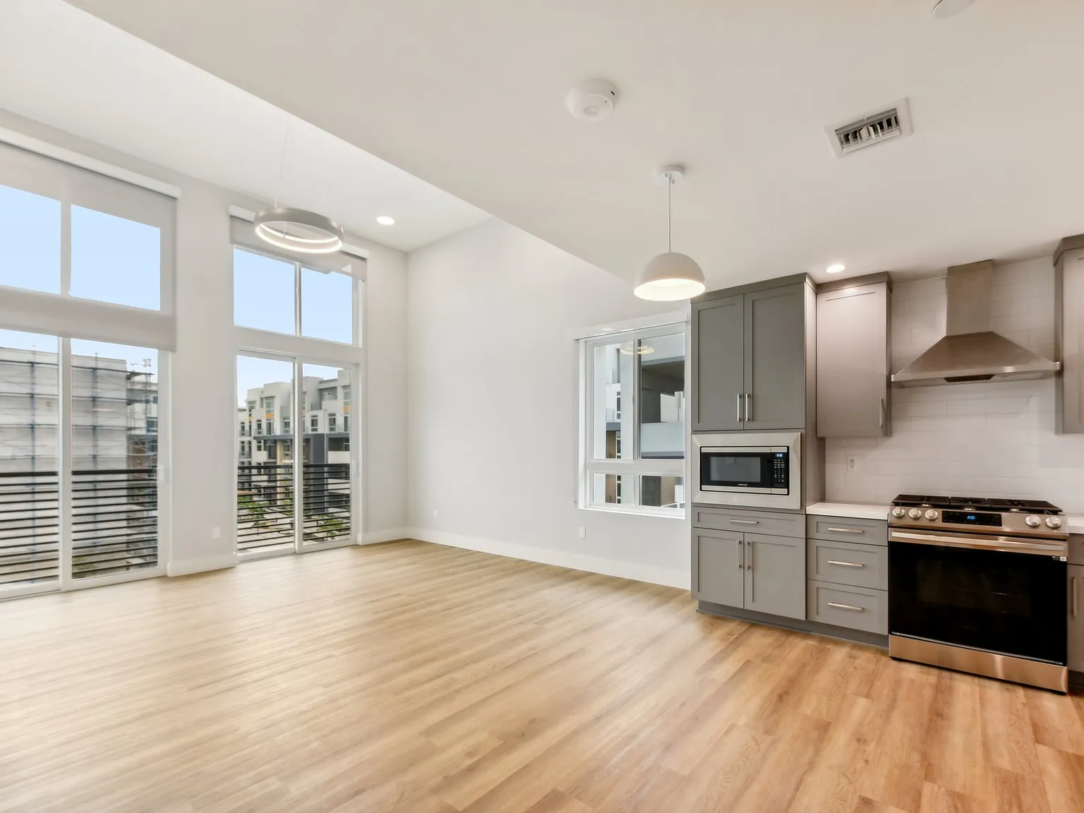 101 Alhambra Square — Photo 3