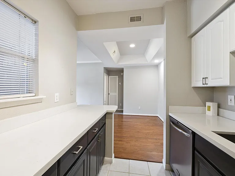 4041 Drake St #113 — Photo 6
