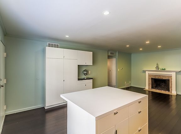 5th image of 5121 W 75th St