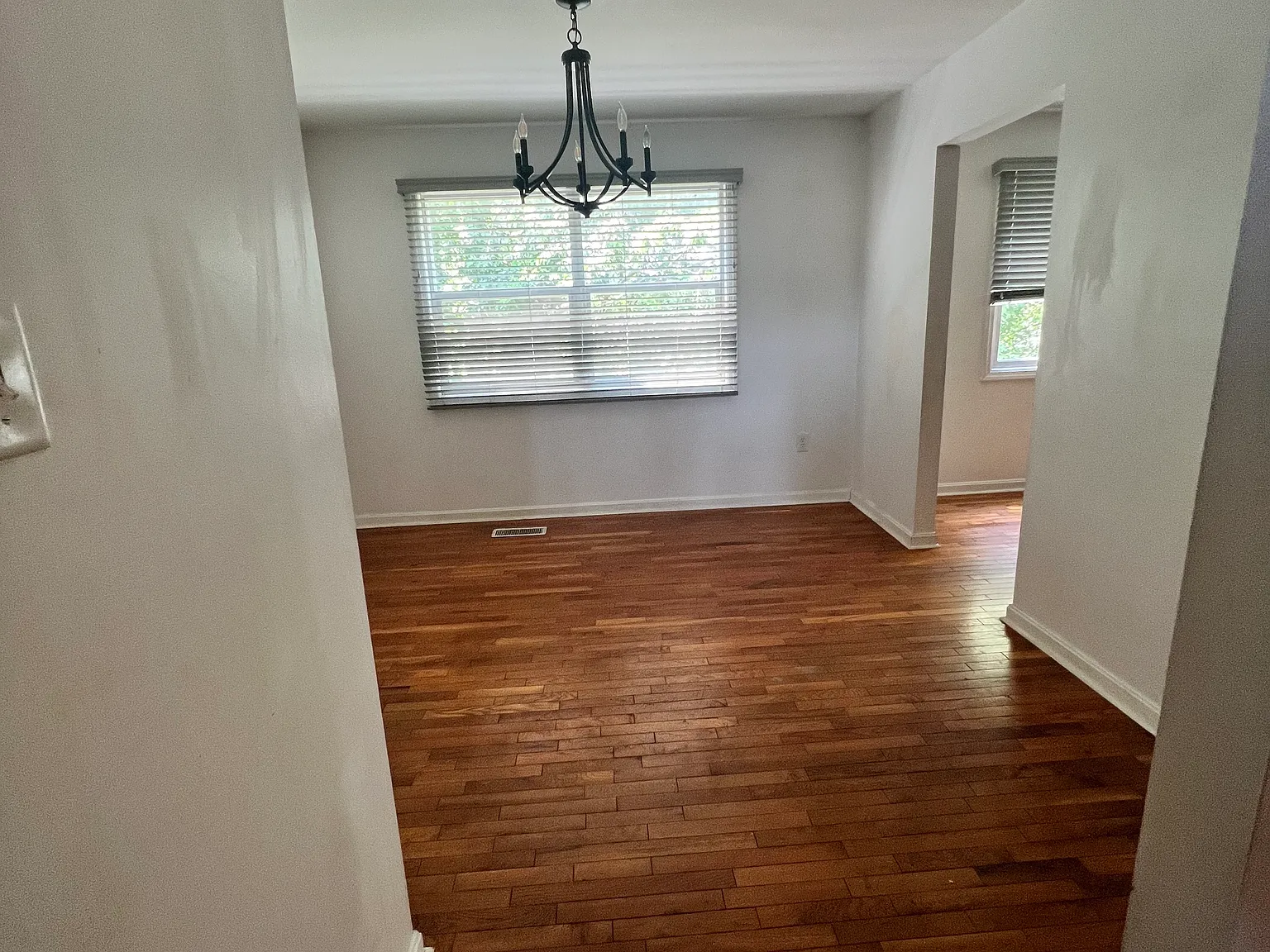 4 bed, 2.5 bath, 2400 sqft, $1,999 — Photo 3