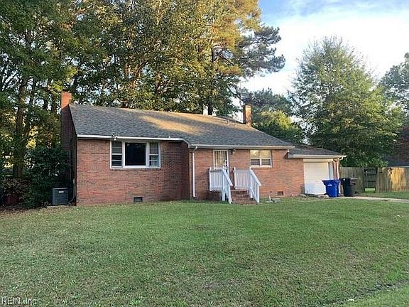 2nd image of 3809 Aspin St