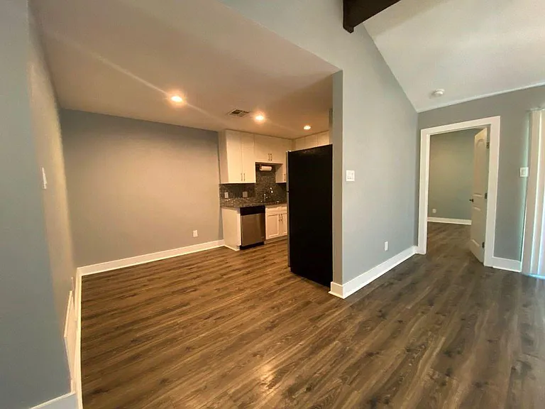 3411 Lynridge Dr #B — Photo 8