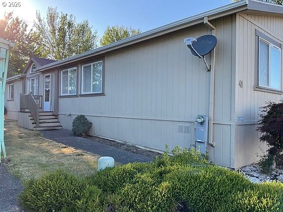 2nd image of 1949 SE Palmquist Rd Unit 41