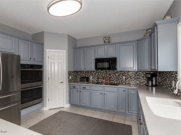 4th image of 8066 Pinehurst Dr