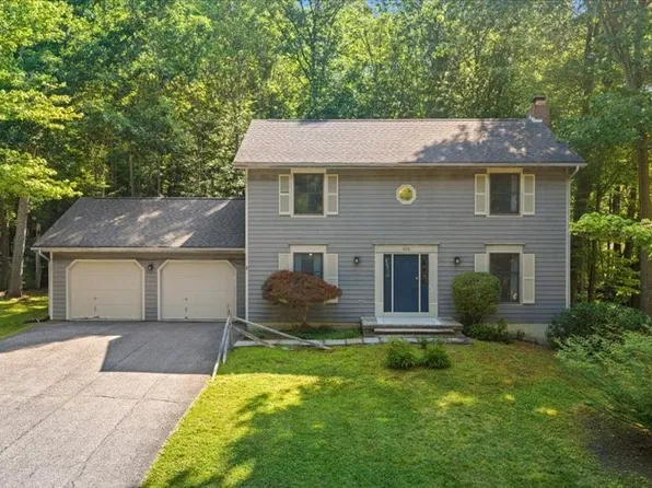 936 Southern Pines Dr, Endwell, NY 13760