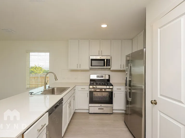 2745 Mistwood Dr — Photo 8