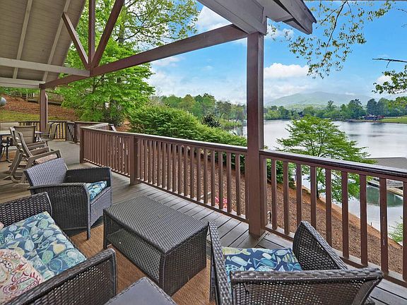 2nd image of 1650 Stonecrest Cir