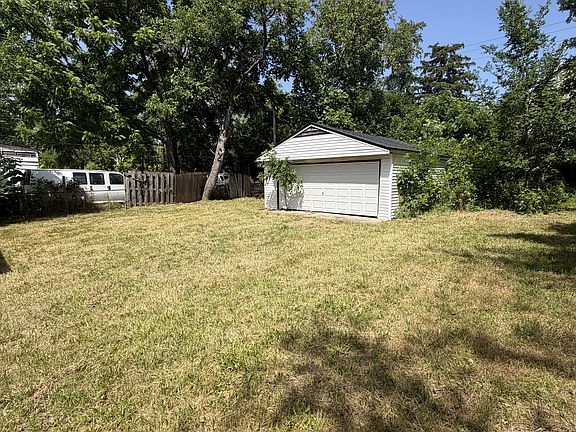 3rd image of 3337 E 130th St