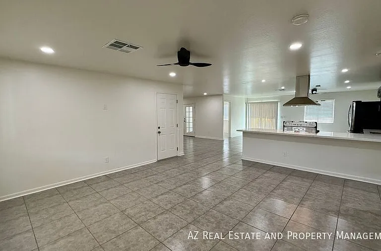 8501 W Mitchell Dr — Photo 4