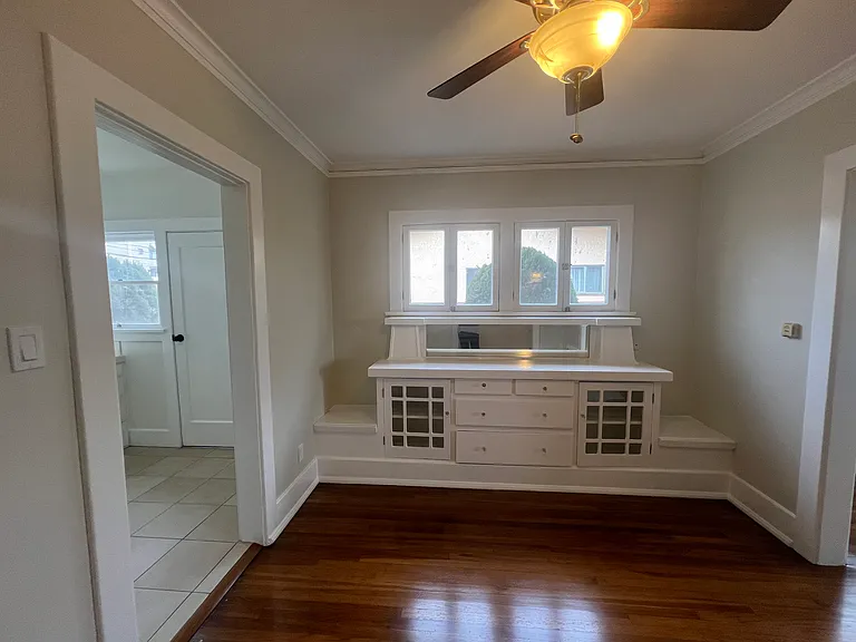 433 W Windsor Rd — Photo 6