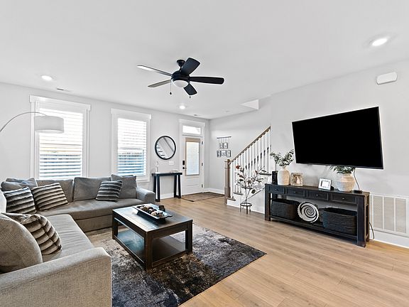 4th image of 2117 Oakwood Ave
