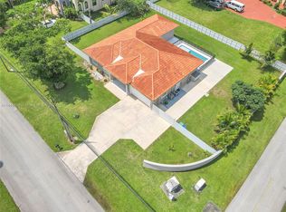 15790 NE 2nd Ave, Miami, FL 33162