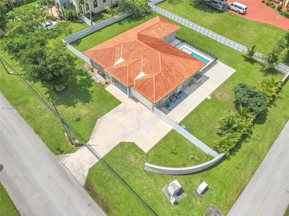 15790 NE 2nd Ave, Miami, FL 33162