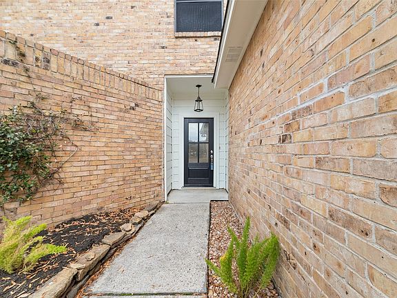 2nd image of 1746 Cloister Dr APT 22