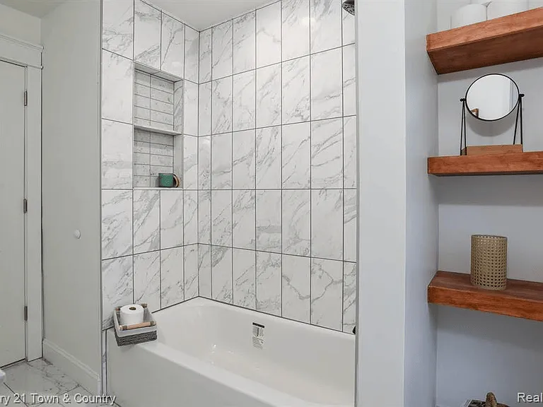 28588 Pierce St — Photo 8