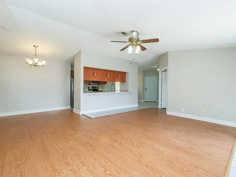 7511 Breezewood Ct — Photo 5