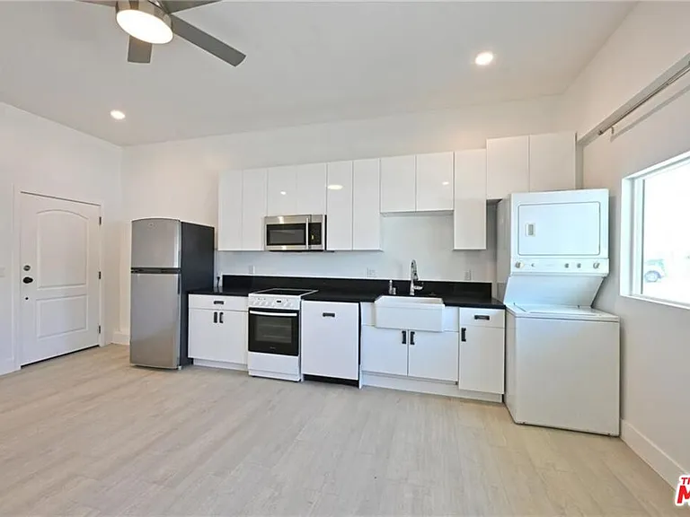 7929 Blackburn Ave #7 — Photo 2