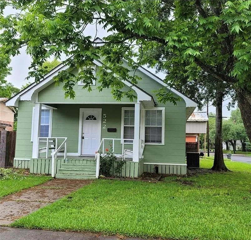 3 bed, 1.0 bath, 1284 sqft, $1,450 — Photo 1
