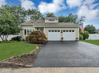 1458 Iroquois Ct, Toms River, NJ 08755