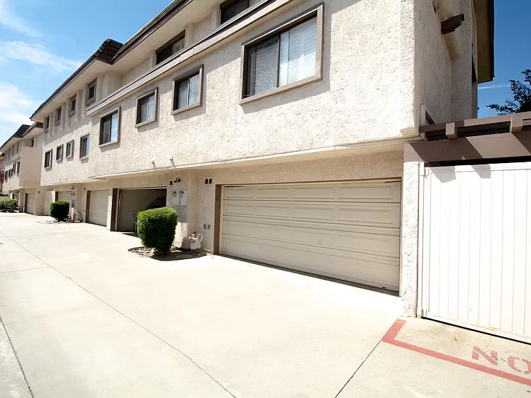 848 W Huntington Dr #28 — Photo 43