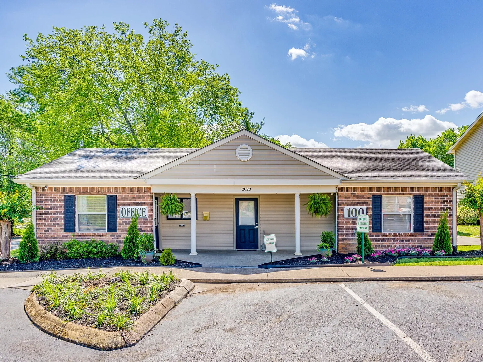 Cherokee Hills Apartments — Photo 4