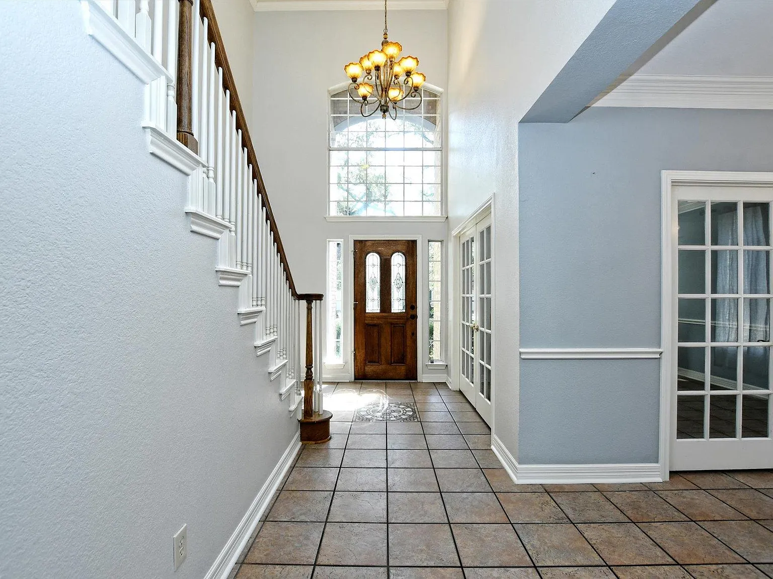 5 bed, 3.0 bath, 2938 sqft, $3,375 — Photo 2