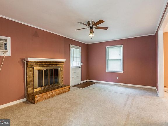3rd image of 804 Scott Dr