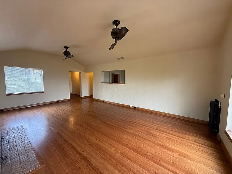 Top Floor Large Apartment with View — Photo 4