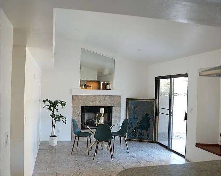 1571 Yellowwood Dr — Photo 3