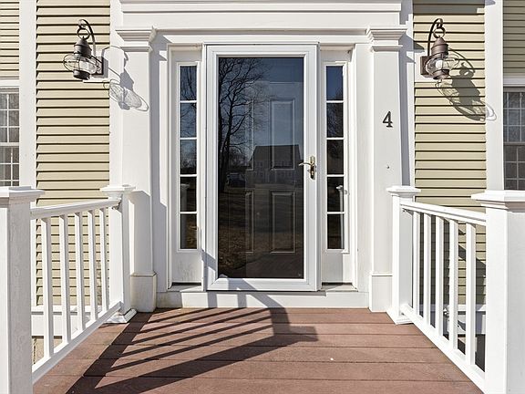 2nd image of 4 Davis Ln