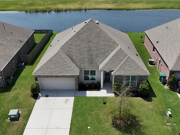 4th image of 440 W Lake Dr
