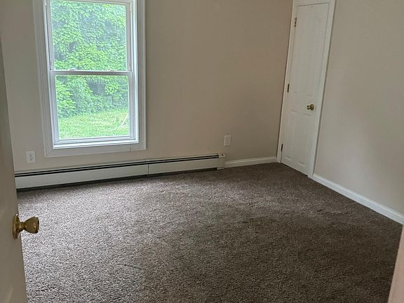 4th image of 5 Wentworth St #2