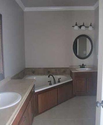 4th image of 130 White Oak Dr