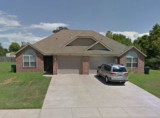 2421 & 2423 S Rill St, Rogers, AR 72758