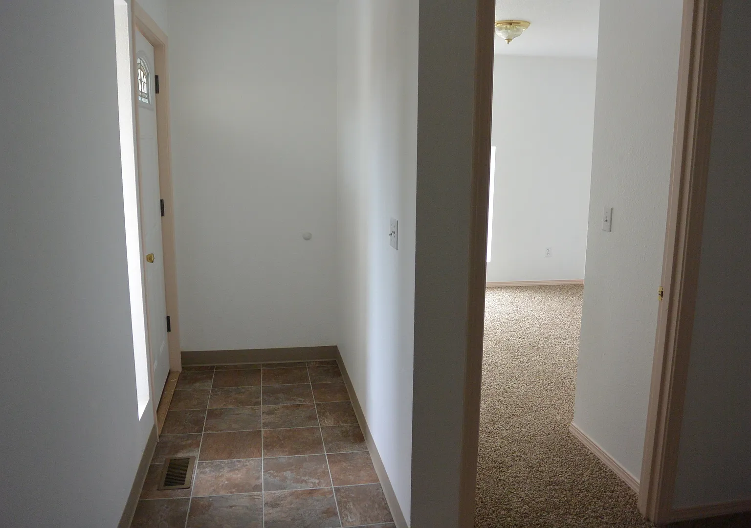Beautiful 3 Bedroom Home in Woodland - 1994 Meadowood Loop — Photo 2
