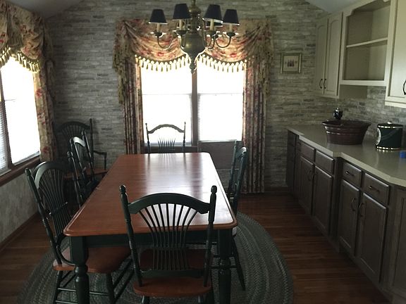 4th image of 329 Lakeside Dr SE