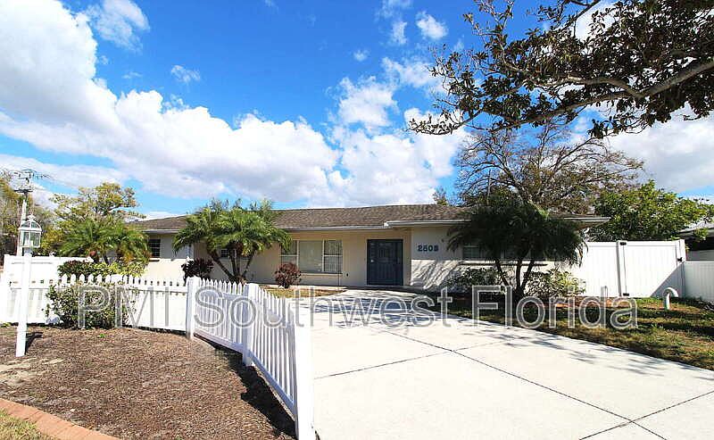 1st image of 2805 Satsuma Dr