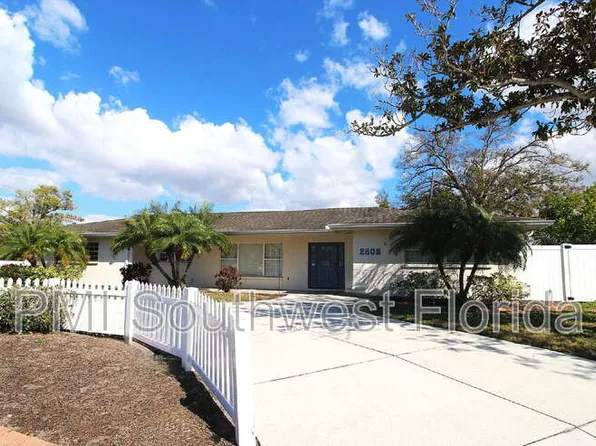 2805 Satsuma Dr, Sarasota, FL 34239