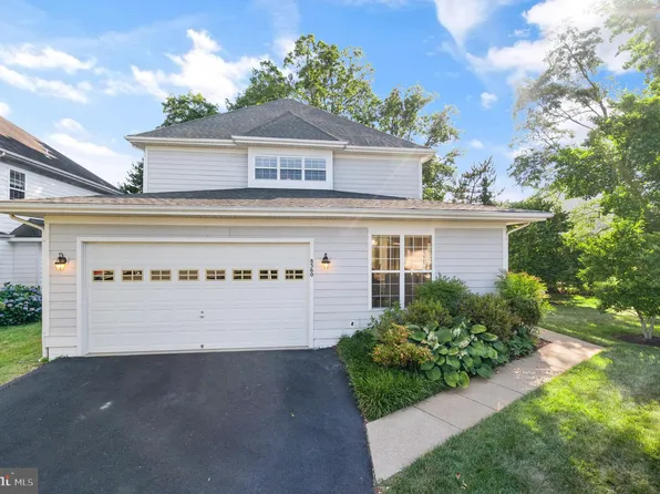 8560 Bauer Cir, Springfield, VA 22152