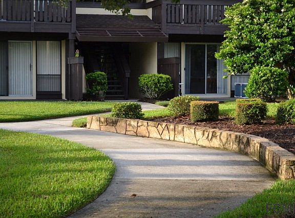 3rd image of 40 Club House Dr APT 103